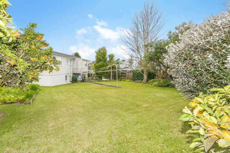 Photo of property in 3 Denyer Place, New Lynn, Auckland, 0600