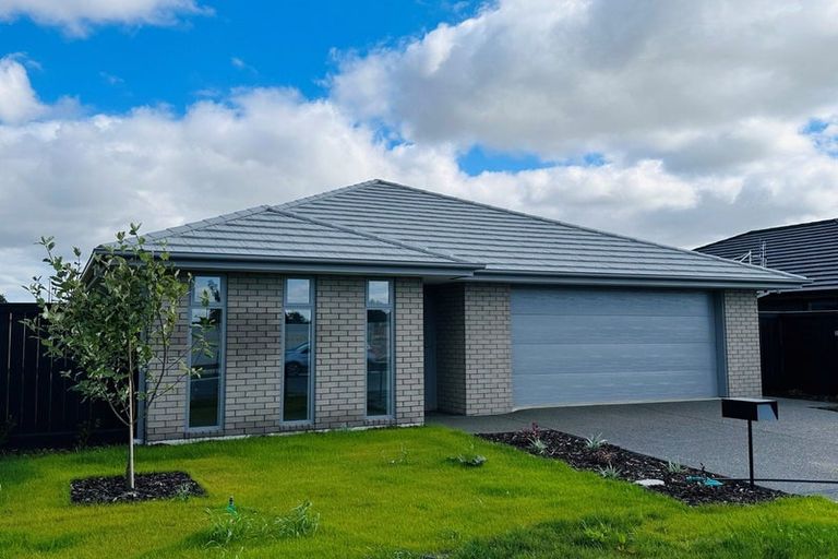 Photo of property in 32 Eileen Way, Rolleston, 7615