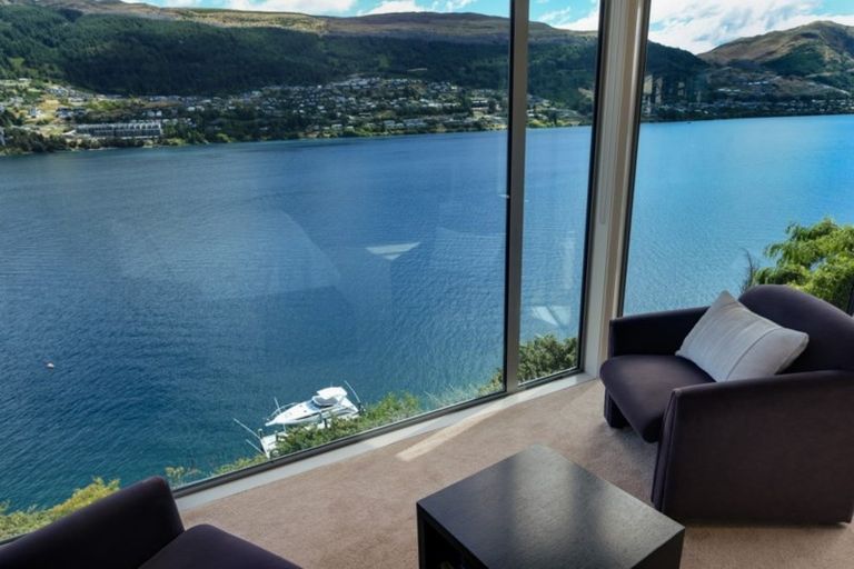 Photo of property in 11 Mincher Road, Kelvin Heights, Queenstown, 9300