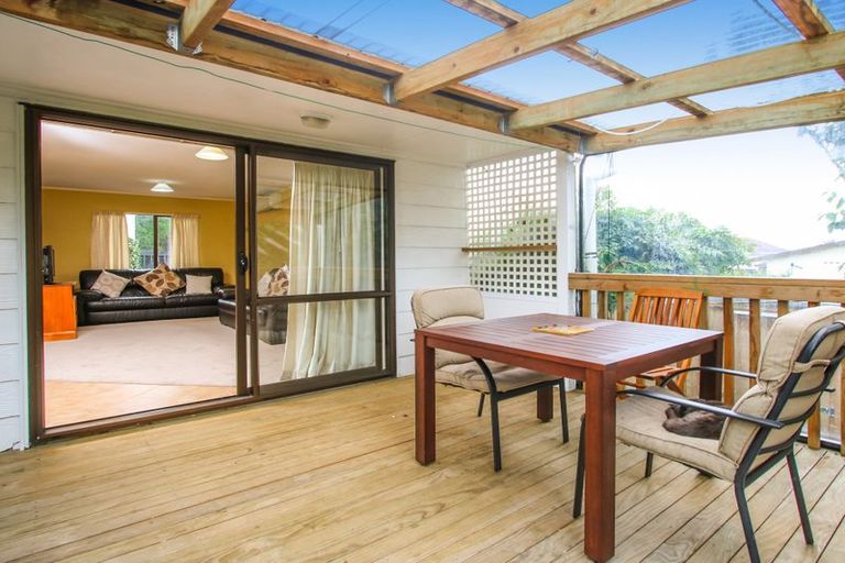 Photo of property in 1/32 Neil Avenue, Te Atatu Peninsula, Auckland, 0610