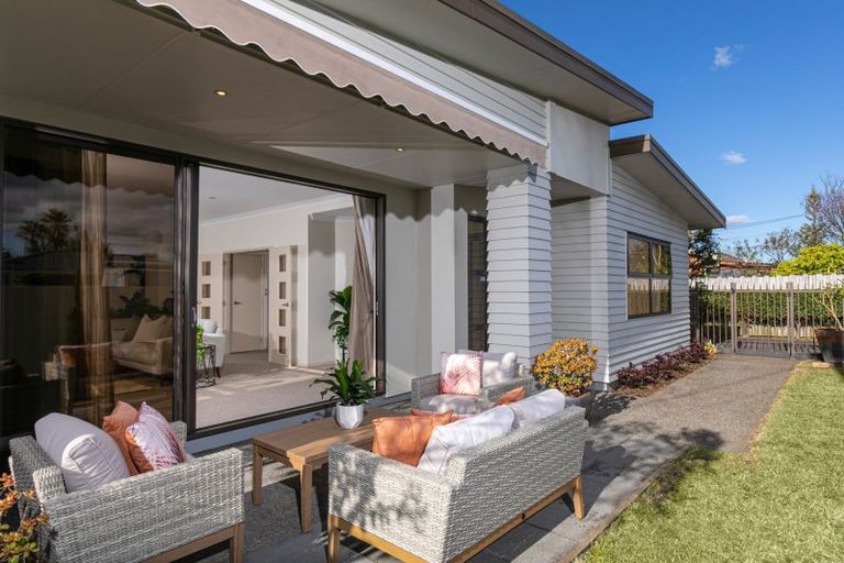 Photo of property in 135 Centreway Road, Orewa, 0931