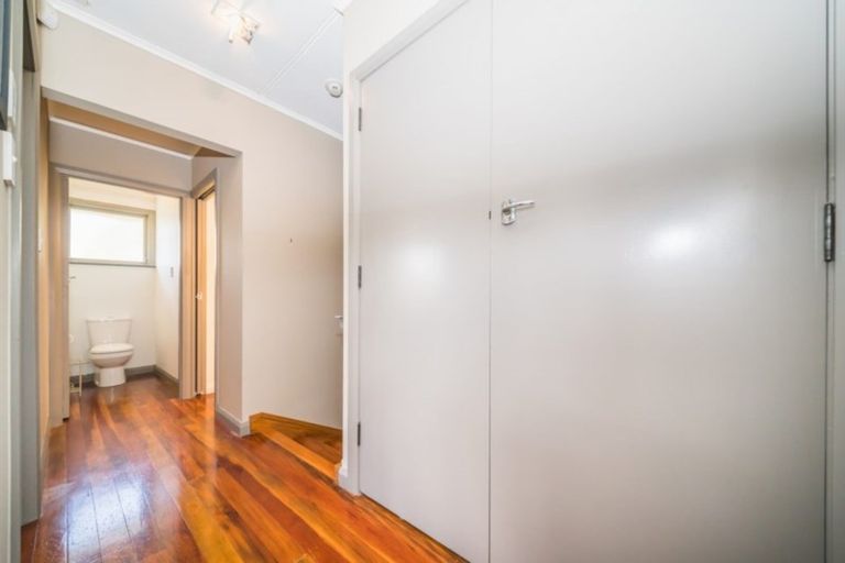 Photo of property in 17 Swansea Street, Hokowhitu, Palmerston North, 4410