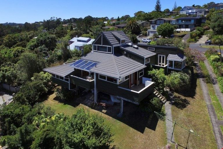 Photo of property in 32 Brigantine Drive, Beach Haven, Auckland, 0626
