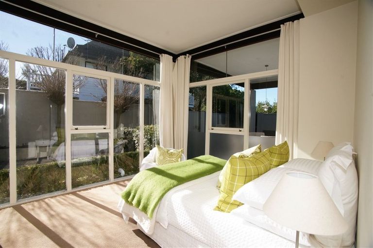 Photo of property in 2/5 Whareora Terrace, Cashmere, Christchurch, 8022