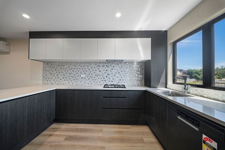 Photo of property in 8/2 Nikau Street, New Lynn, Auckland, 0600