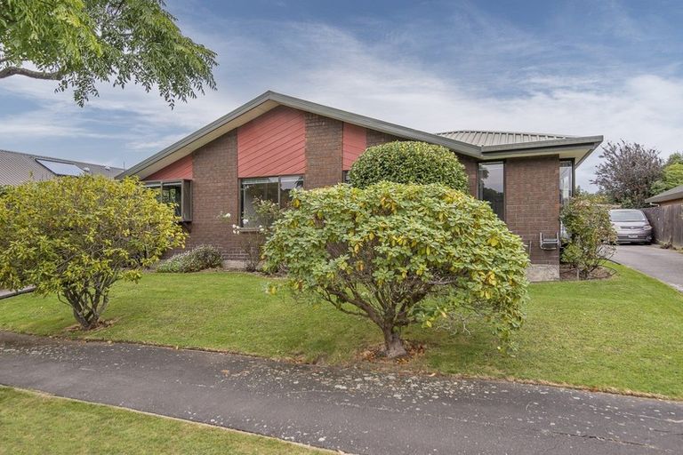 Photo of property in 9a Creese Place, Redwood, Christchurch, 8051