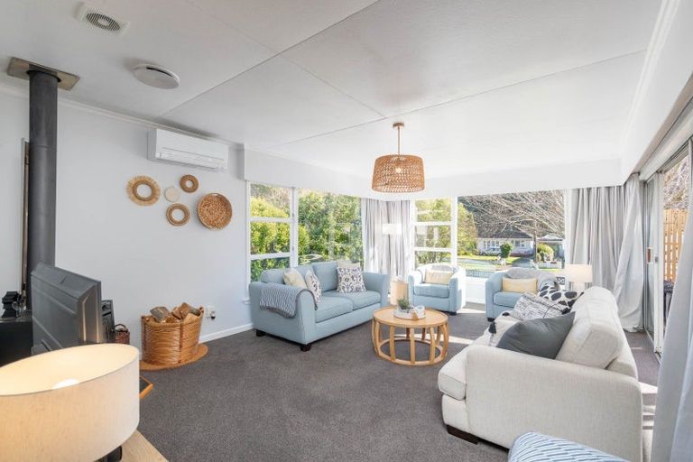 Photo of property in 15 Black Beech Street, Birchville, Upper Hutt, 5018