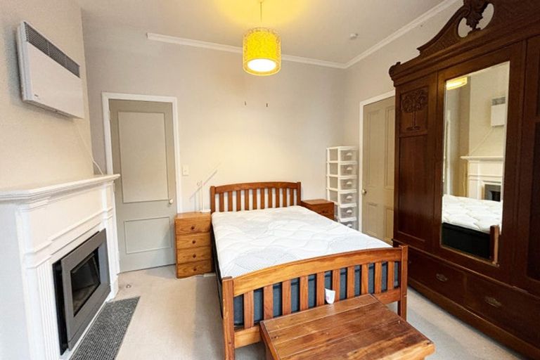 Photo of property in 92 Austin Street, Mount Victoria, Wellington, 6011