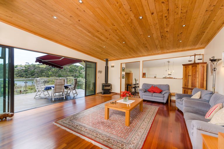 Photo of property in 106 Kemp Road, Massey, Auckland, 0614