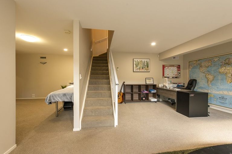 Photo of property in 10 Furlong Crescent, Churton Park, Wellington, 6037