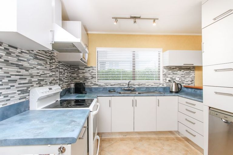 Photo of property in 1/32 Neil Avenue, Te Atatu Peninsula, Auckland, 0610