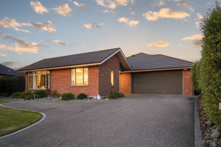Photo of property in 8 Belgrove Place, Parklands, Christchurch, 8083