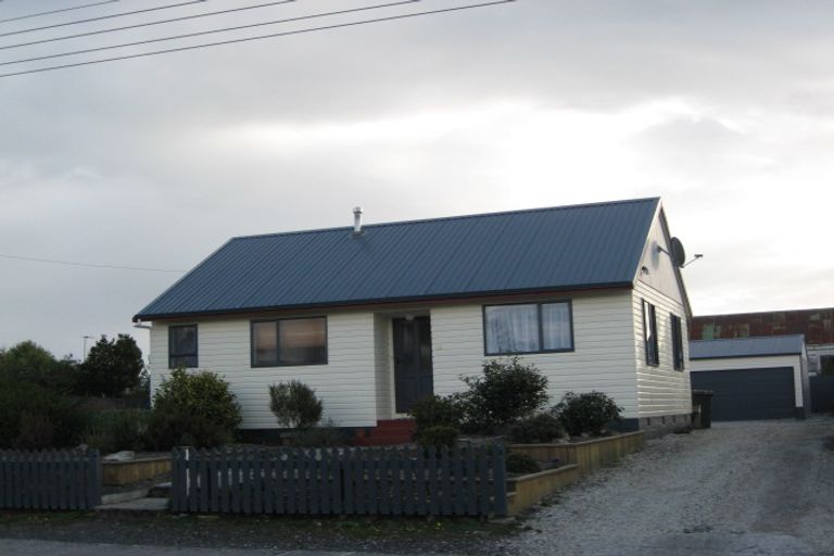 Photo of property in 24 Lanark Street, Balclutha, 9230