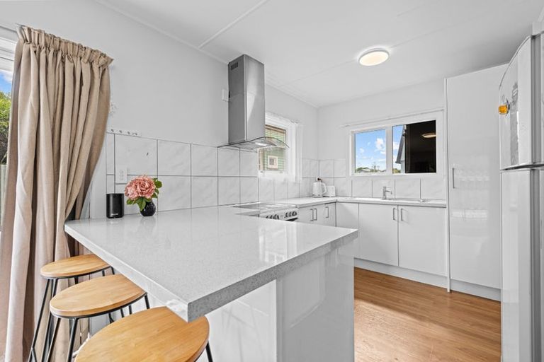 Photo of property in 2/114 Oram Avenue, New Brighton, Christchurch, 8061