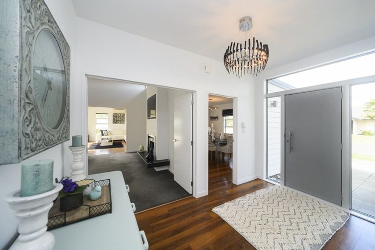 Photo of property in 2 Chestnut Close, Kelvin Grove, Palmerston North, 4414