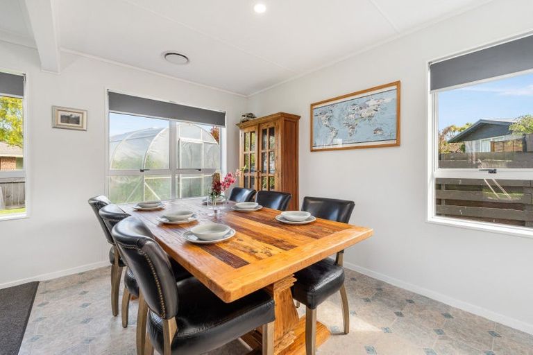 Photo of property in 15 Escort Grove, Awapuni, Palmerston North, 4412