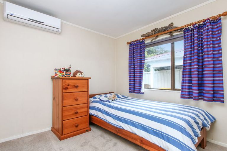 Photo of property in 1/32 Neil Avenue, Te Atatu Peninsula, Auckland, 0610