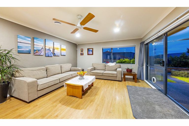 Photo of property in 13 Dunaff Place, Flat Bush, Auckland, 2019