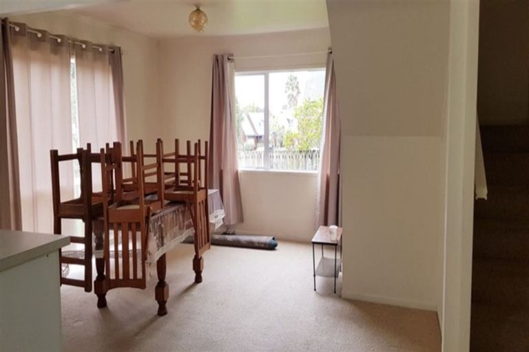 Photo of property in 3 Caspian Close, New Lynn, Auckland, 0600