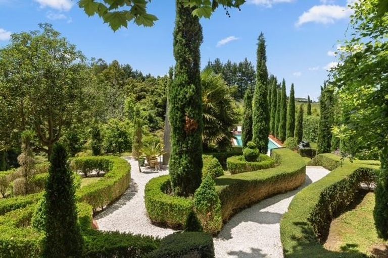 Photo of property in 909 Old North Road, Waimauku, 0882