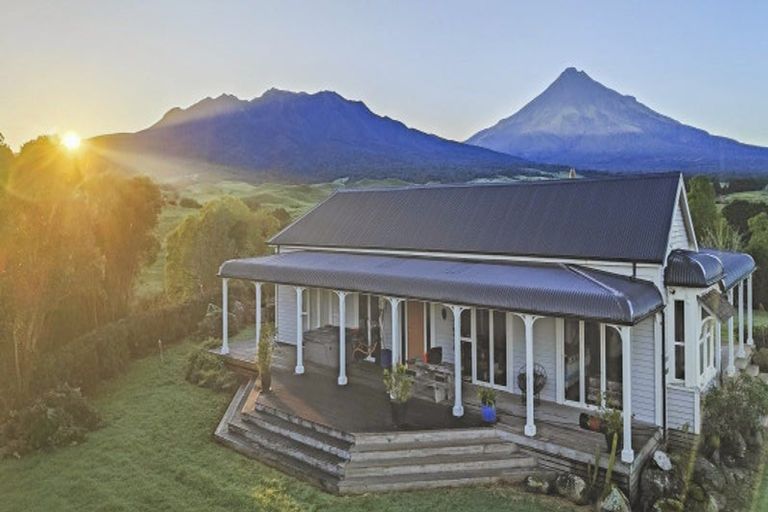Photo of property in 3095 Carrington Road, Okato, New Plymouth, 4381