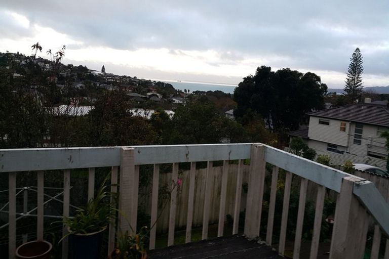 Photo of property in 4/65-67 East Coast Road, Castor Bay, Auckland, 0620