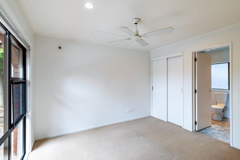 Photo of property in 20 Portsea Place, Chatswood, Auckland, 0626