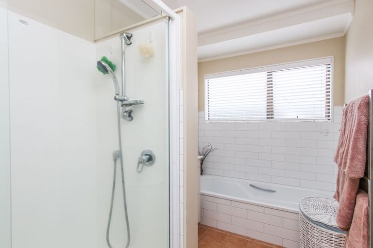 Photo of property in 1/32 Neil Avenue, Te Atatu Peninsula, Auckland, 0610