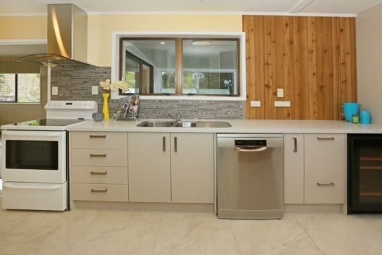 Photo of property in 565 Swanson Road, Ranui, Auckland, 0612