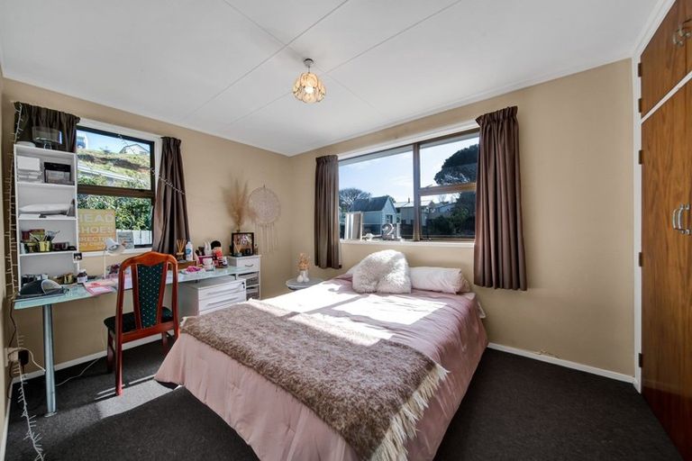 Photo of property in 9 Elgin Grove, Merrilands, New Plymouth, 4312