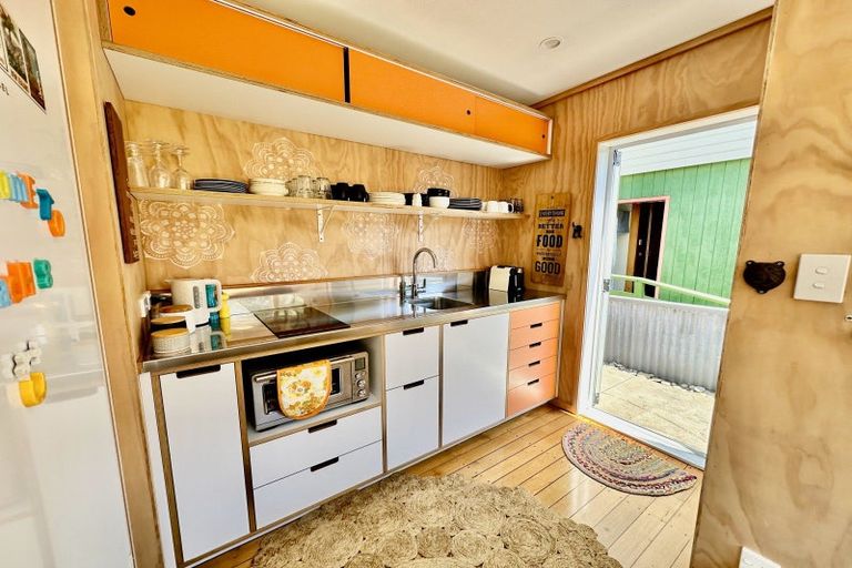 Photo of property in 8 Second Avenue, Urenui, 4377