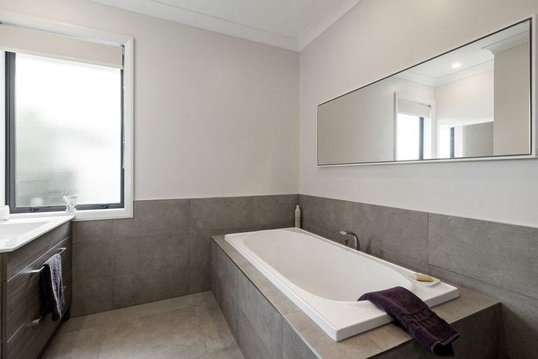 Photo of property in 2 Kotare Grove, Cambridge, 3434