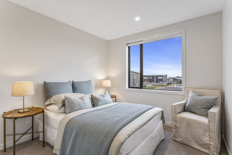 Photo of property in 16 Park Green Avenue, Rosehill, Papakura, 2113