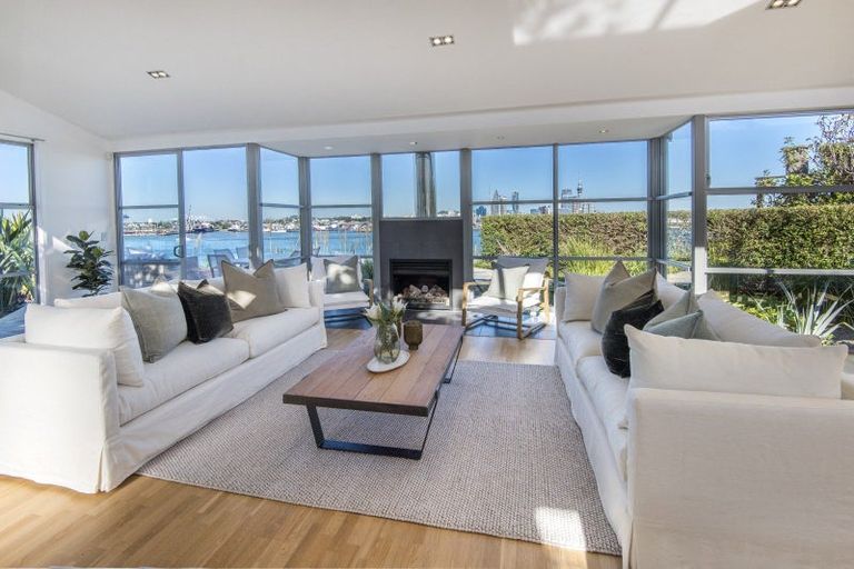 Photo of property in 53a Stanley Point Road, Stanley Point, Auckland, 0624