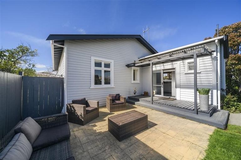 Photo of property in 46 Kingswood Street, Takaro, Palmerston North, 4412