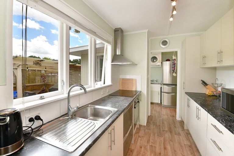 Photo of property in 16 Sundown Avenue, Manly, Whangaparaoa, 0930