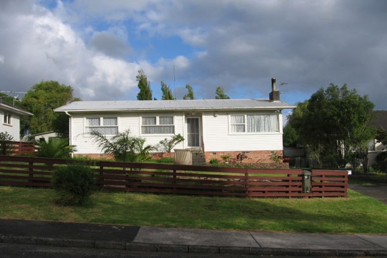 Photo of property in 6 Thomas Rea Place, Te Atatu South, Auckland, 0610