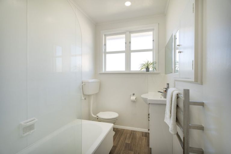 Photo of property in 32 Bracken Road, Paparangi, Wellington, 6037