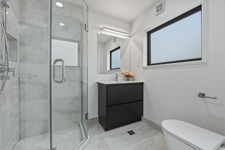 Photo of property in 16 Kirby Street, Glendene, Auckland, 0602