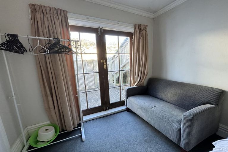 Photo of property in 14 Prince Street, Mount Victoria, Wellington, 6011