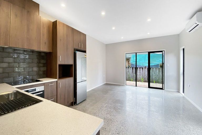 Photo of property in 8 Whakarato Way, Takanini, 2112