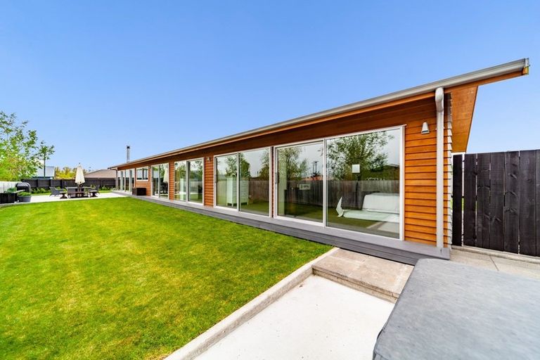 Photo of property in 76 Belgrove Drive, Waipukurau, 4200