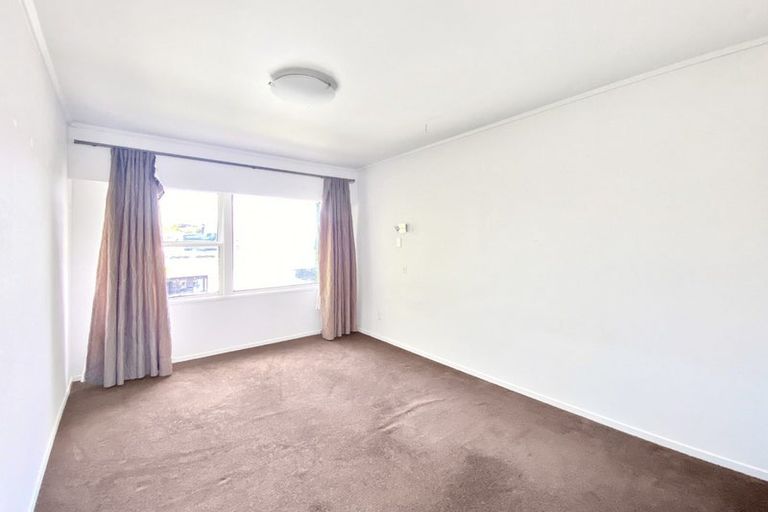Photo of property in 20 Galaxy Drive, Mairangi Bay, Auckland, 0630