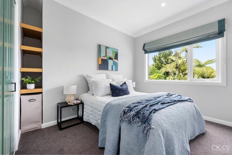 Photo of property in 34 Miromiro Road, Normandale, Lower Hutt, 5010