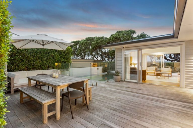 Photo of property in 21 Heath Avenue, Northcote, Auckland, 0627