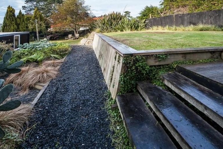 Photo of property in 2/8 Wickstead Place, Massey, Auckland, 0614