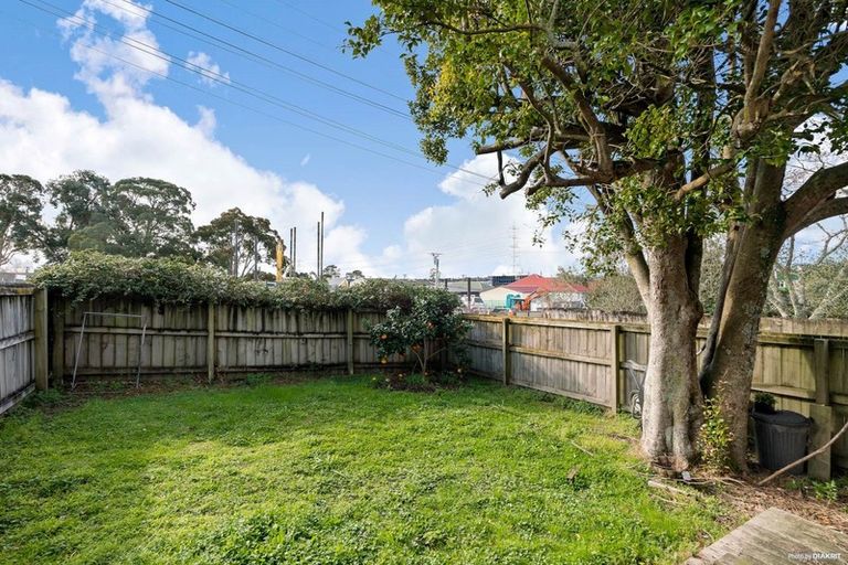 Photo of property in 39 Hill Crescent, New Lynn, Auckland, 0600