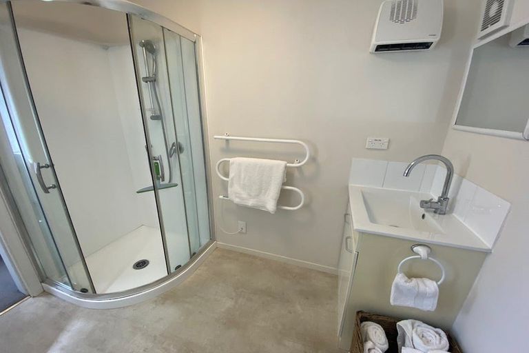 Photo of property in 2 Kopiko Way, Brooklyn, Wellington, 6021