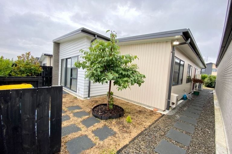 Photo of property in 32 Liberation Road, Papakura, 2110