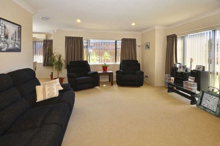 Photo of property in 33 Croftview Road, Wattle Downs, Auckland, 2103